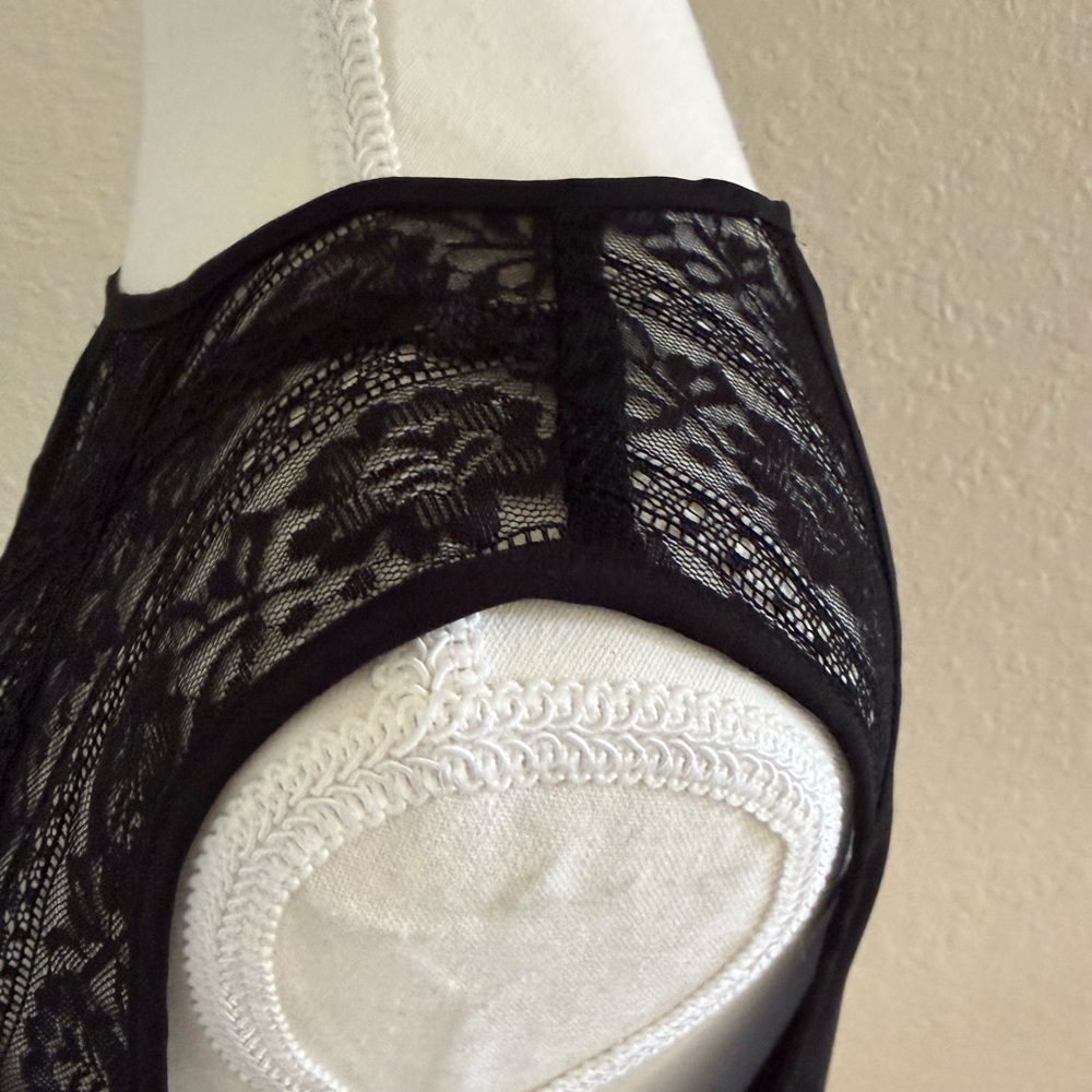 Fun2fun black lace camisole/ tank top - Picture 4 of 10